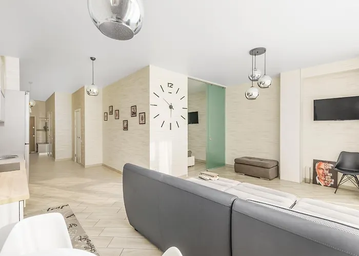 Gagarin Plaza 1-bedroom דירה *